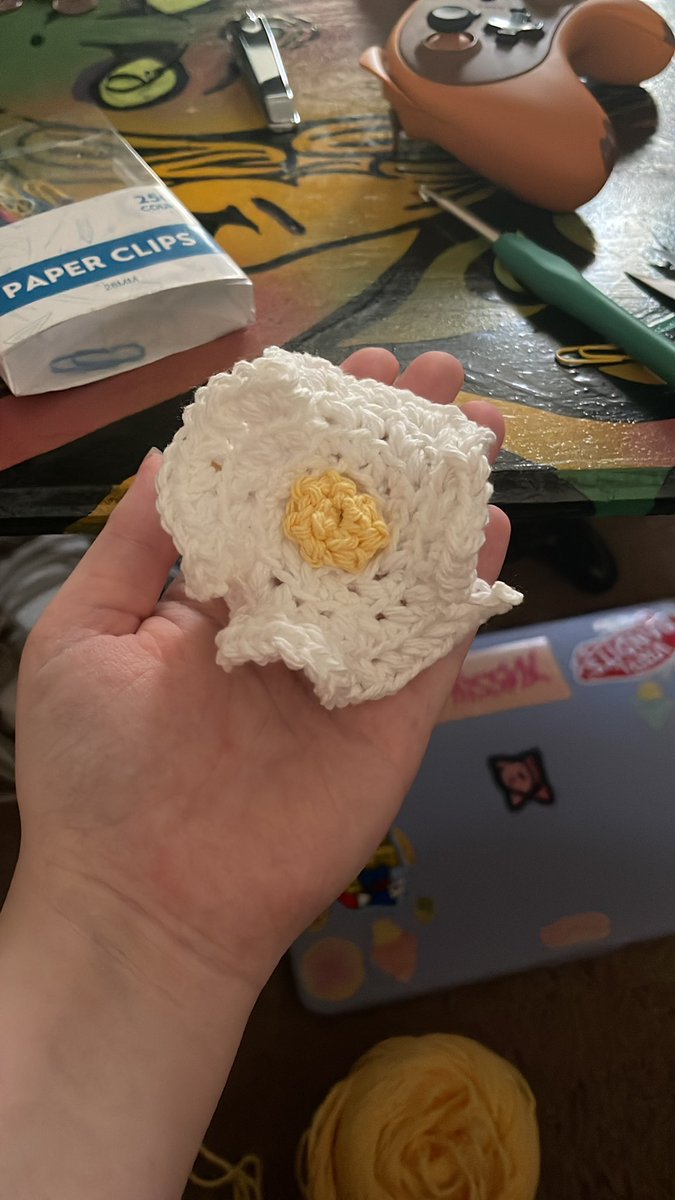 PeachMenace's tweet photo. Egg or flower https://t.co/oIbJlNNvs5