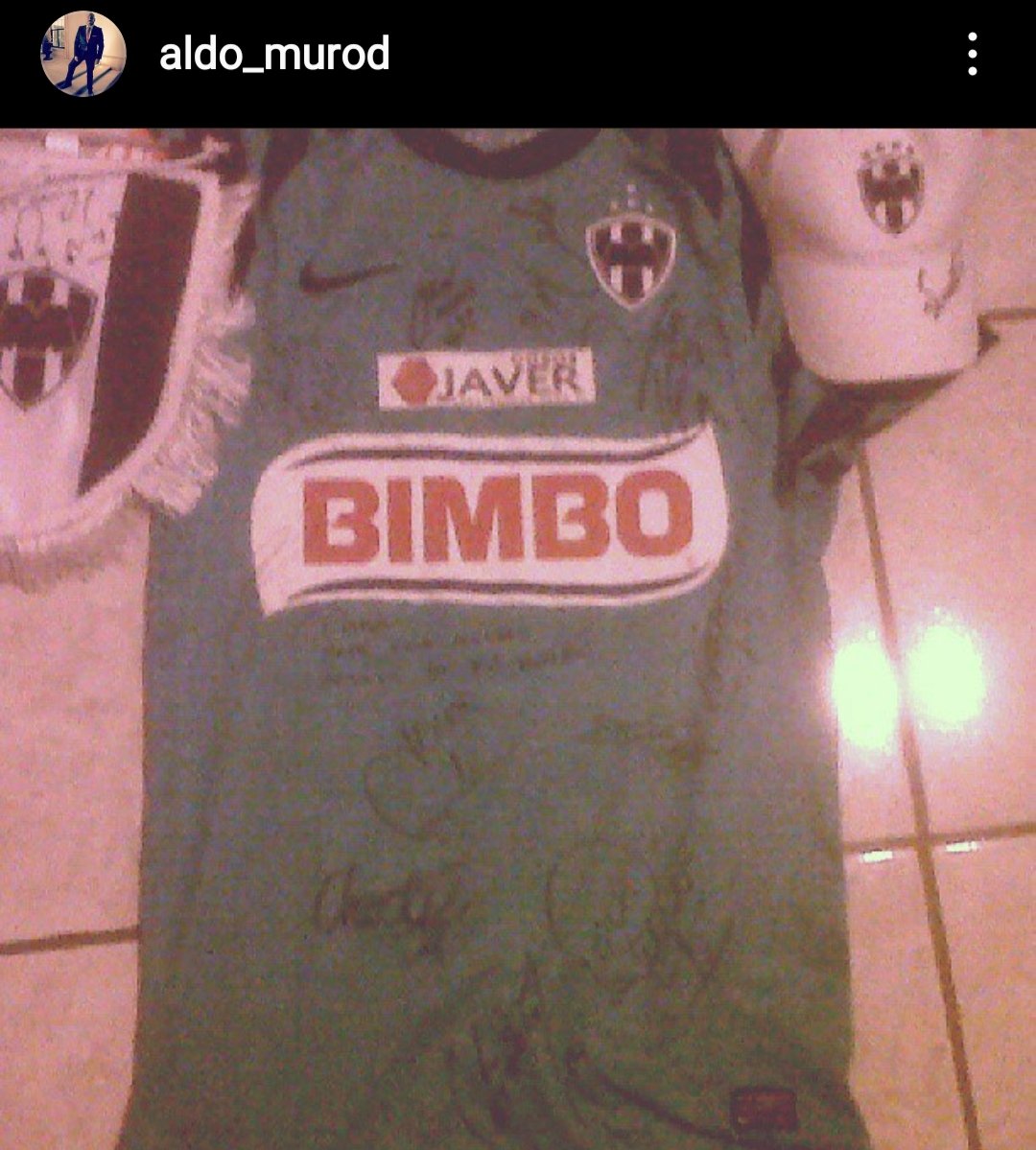 aldo_murod's tweet photo. @DeNigris9 Excelente Miércoles y ojalá obtengan un triunfo el día de hoy vs Toluca.

Te manda saludos el sobrino del Prof. Miguel Ángel Martínez.

(Anexo imagen de un banderin que me mandaste con el desde el 2013 además de una playera autografiada por @jona_orozco ) https://t.co/cs4o4NiH0M