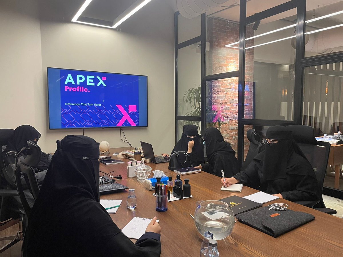ektfaorg's tweet photo. النزول إلى ميدان العمل 🤩👏🏻

بتعاون رائع وإيجابي بين جمعية اكتفاء لتمكين الأسر و @APEXKSA1 مشكورين للتعاون في التطبيق العملي لمتدربي مبادرة #نص في كتابة المحتوى التسويقي . https://t.co/4CBBXbmp7r