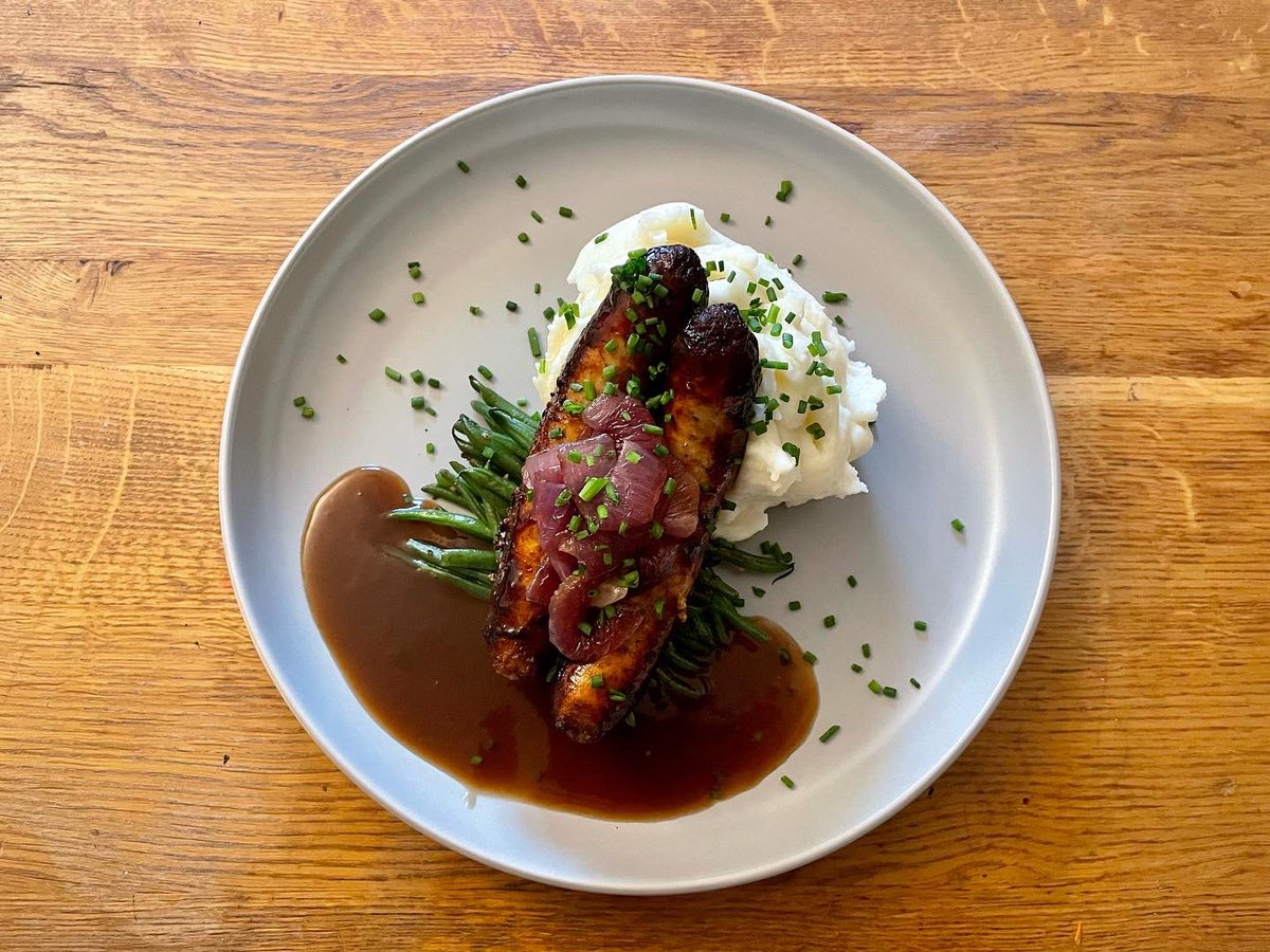 NeophyteCook's tweet photo. Bangers &amp; Mash: Cornish cove &amp;confit onion sausages, with creamy mashed potato, caramelised red onion and a port jus. https://t.co/0EPDG7RB5k