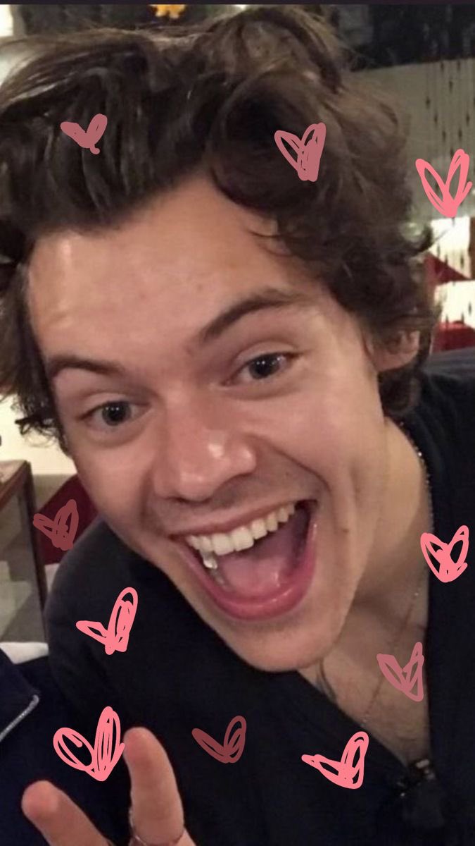 KlSSALLTHETIME's tweet photo. hi, i’m sanne, from the netherlands and 19 years old!! 

not new on stan twitter, just looking for some harry/louis mutuals :) 

retweet pls i don’t wanna be a loner https://t.co/nBf7faft9H