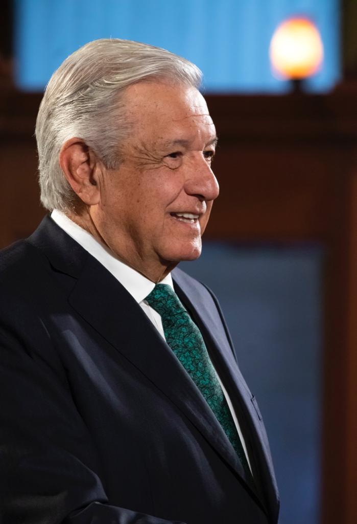 JesusRCuevas's tweet photo. La función de un Estado democrático es garantizar el bienestar. El pdte. @lopezobrador_ señaló que al finalizar este año se tendrán 2000 sedes del @bbienestarmx e hizo un exhorto a los presidentes municipales para tener listos los terrenos para la construcción de sucursales. https://t.co/P8BRHzskWD