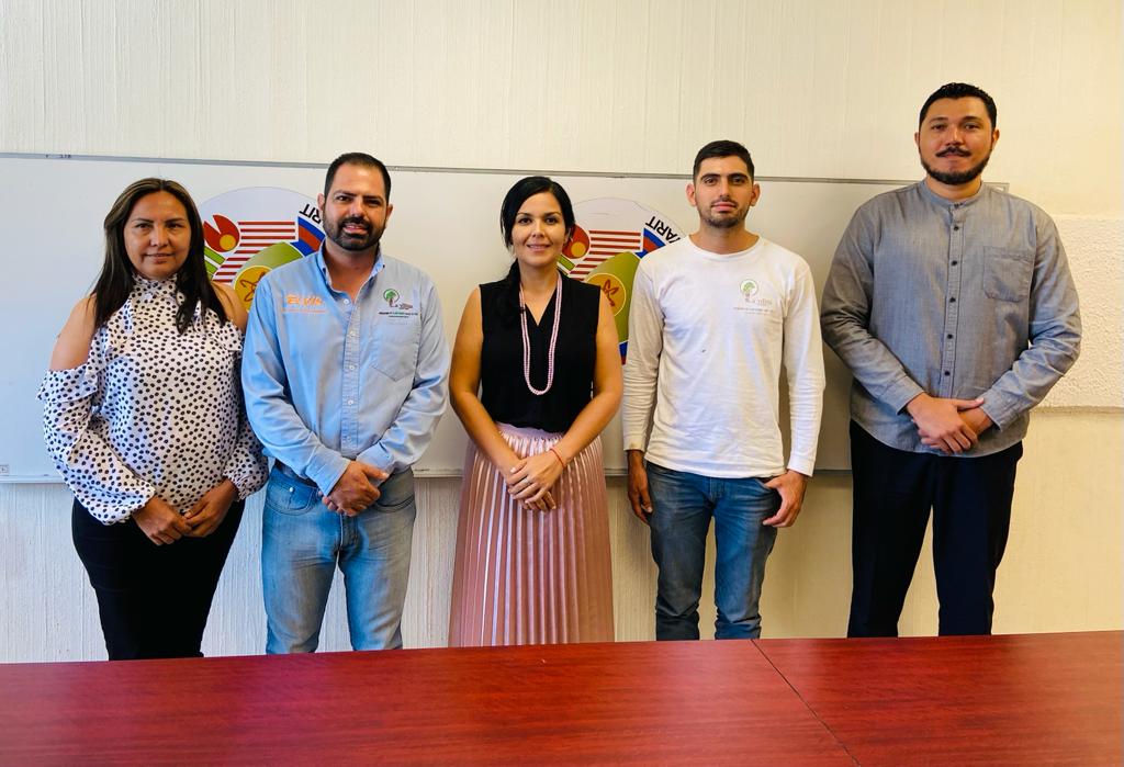 DelHule's tweet photo. Para apoyar el desarrollo estudiantil, nuestra Cámara sostuvo una reunión de colaboración con el Instituto Tecnológico del Norte de Nayarit. Presentes la directora de la Universidad, Mirza Navarro Torres y nuestro presidente Sergio Torres Guillén. @ITN_Nayarit @Sergiohulelatex https://t.co/UcHWmokN4g