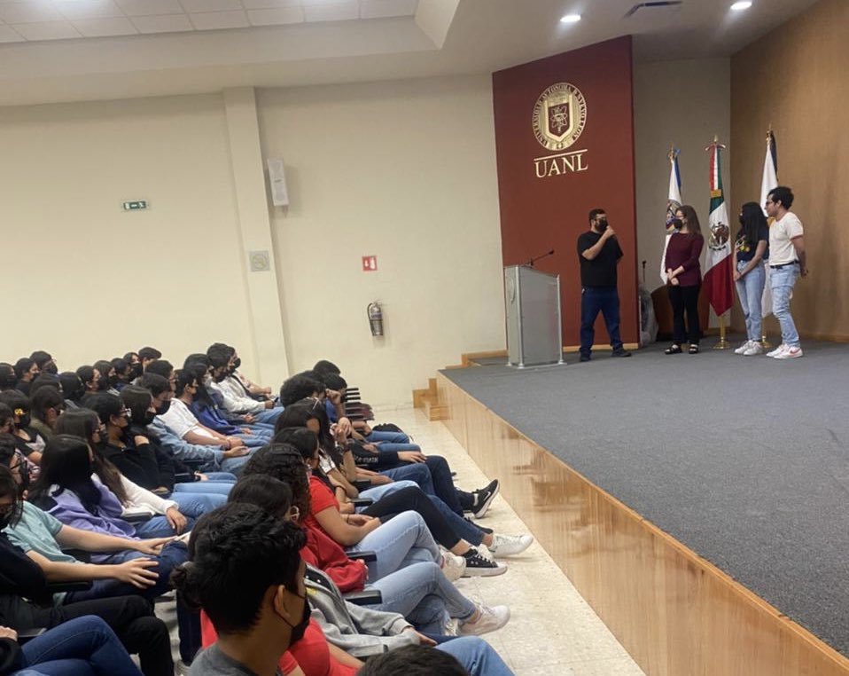 tresmultimedia's tweet photo. 📹 #EnCobertura Ciclo #FlashForward en la @prepa7uanl OTE con presencia de los directores de los cortometrajes.

#18ficmonterrey #teamtm #videomemoria #monterrey https://t.co/vVGujHpf1Y