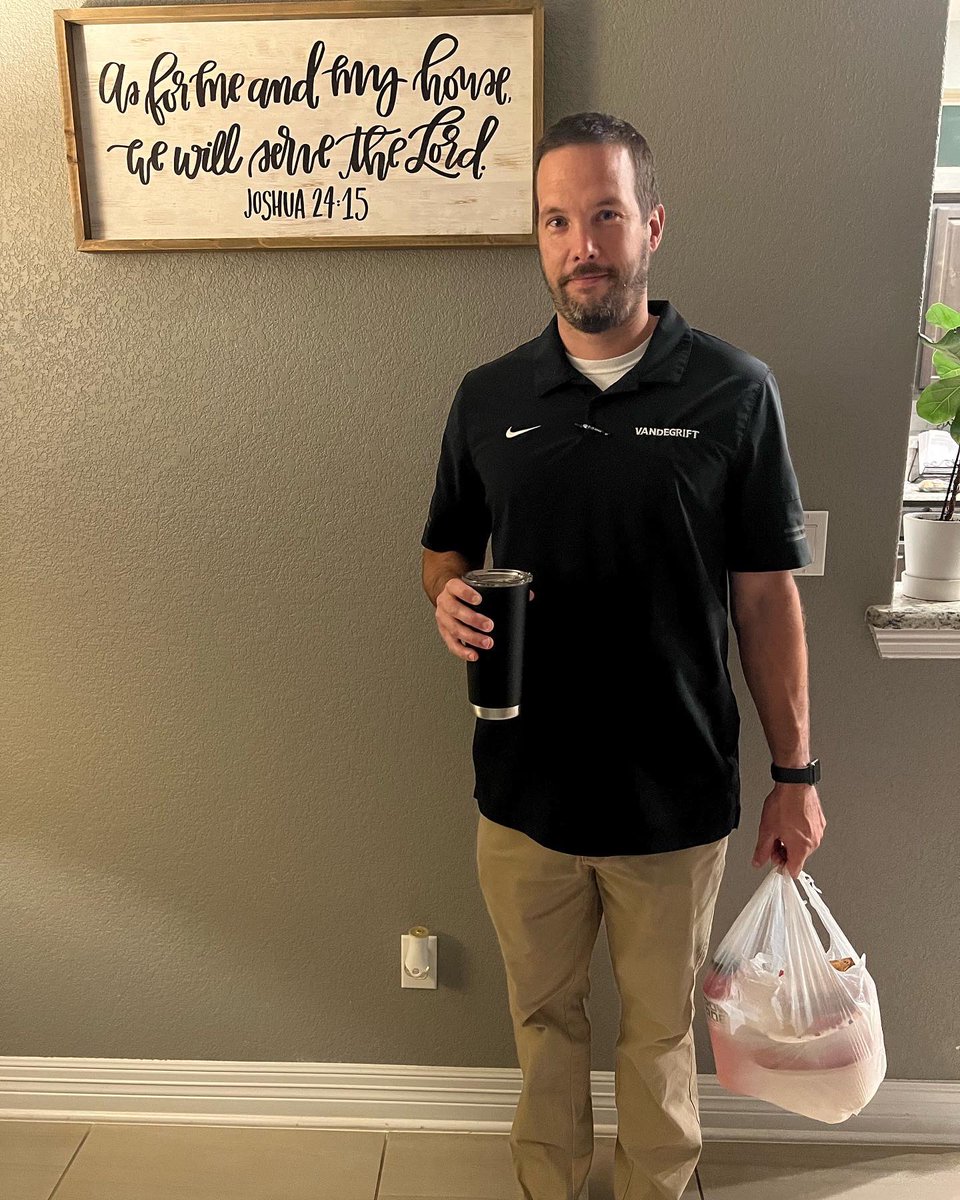 BradysBridge's tweet photo. First Day of school for the #FryGuys! Brady is taking on middle school this year! He was ready and smiling this morning. Dad is back at high school encouraging young minds 📚✏️🚌 https://t.co/1umwSENtTh