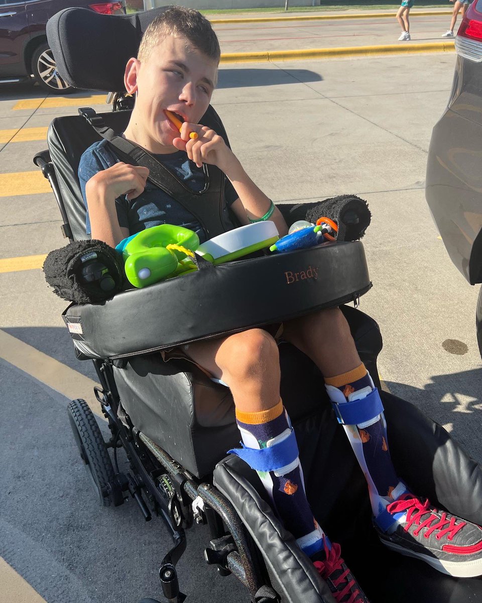 BradysBridge's tweet photo. First Day of school for the #FryGuys! Brady is taking on middle school this year! He was ready and smiling this morning. Dad is back at high school encouraging young minds 📚✏️🚌 https://t.co/1umwSENtTh
