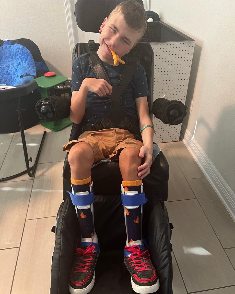 BradysBridge's tweet photo. First Day of school for the #FryGuys! Brady is taking on middle school this year! He was ready and smiling this morning. Dad is back at high school encouraging young minds 📚✏️🚌 https://t.co/1umwSENtTh
