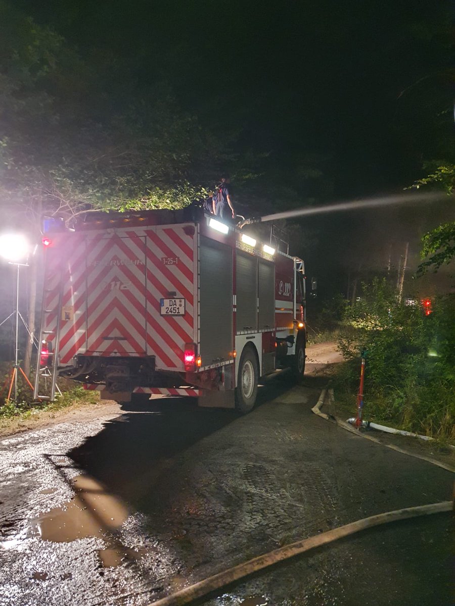 Weiterhin werden die Darmstädter Einsatzkräfte von dem Waldbrand in Münster <a href="/zuhauseimladadi/">LK Darmstadt-Dieburg</a>  auf trapp gehalten.
Den kompletten Bericht lest ihr hier.
              ⬇️⬇️⬇️

bit.ly/3c8VJt4

#112da
