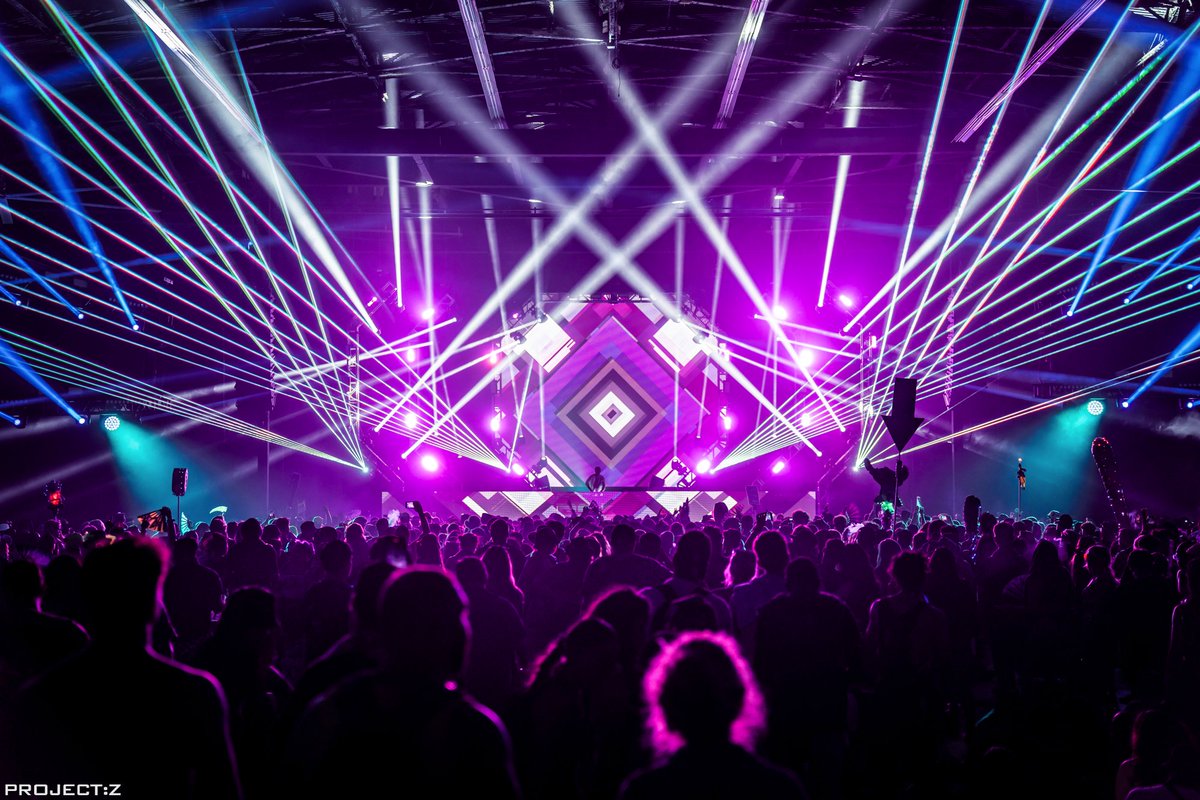 ProjectZ_Fest's tweet image. Experience the #Zerks stage as it Awakens with lasers during @inzo_music.⚡️🪁