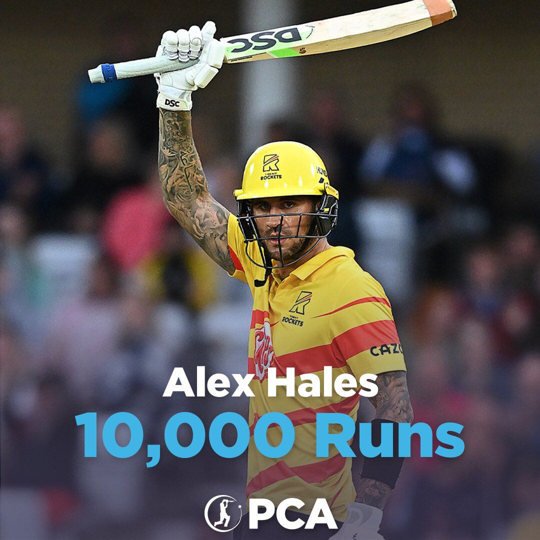 🤯 INCREDIBLE from @AlexHales1. 1️⃣0️⃣,0️⃣0️⃣0️⃣ Runs in the shortest format! 💯 5️⃣ Hundreds 📊 3️⃣0️⃣.9️⃣ Average 🏏 4️⃣0️⃣0️⃣ Sixes 📈 1️⃣4️⃣8️⃣ Strike rate 🙌 Just the eighth player in history to reach the milestone. #TheHundred