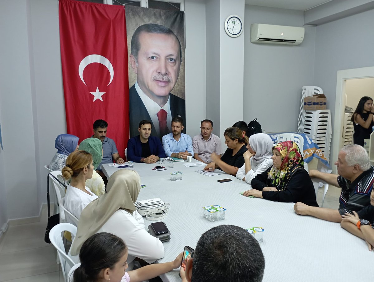 Fatihtunaa's tweet photo. Şirinevler Mahallemizin yönetim kurulu toplantısına katılarak kıymetli yol arkadaşlarımız ile bir araya geldik. 

Mahalle başkanımız Zafer Baydan ve sevgili mahalle teşkilatımıza çalışmalarında başarılar diliyorum.

Şirinevler Mahallesi 2023'e Hazır💪

#YüzYüze100Gün https://t.co/KYlW2wqSX8