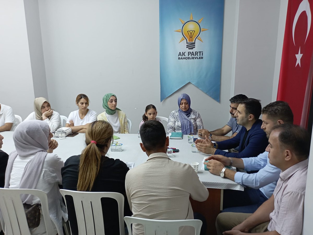 Fatihtunaa's tweet photo. Şirinevler Mahallemizin yönetim kurulu toplantısına katılarak kıymetli yol arkadaşlarımız ile bir araya geldik. 

Mahalle başkanımız Zafer Baydan ve sevgili mahalle teşkilatımıza çalışmalarında başarılar diliyorum.

Şirinevler Mahallesi 2023'e Hazır💪

#YüzYüze100Gün https://t.co/KYlW2wqSX8