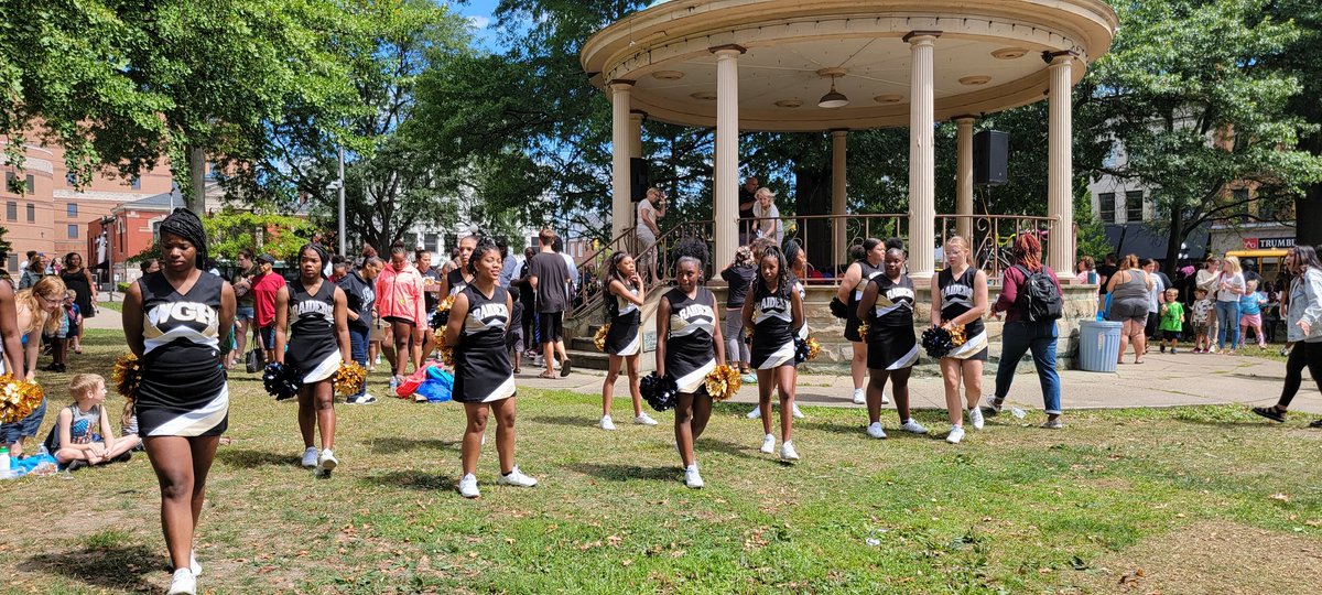 warrenschools's tweet photo. Kicking off 2022-2023 with Back To School Celebration. #goraiders
@MrsHartzellWCS @WCSChiaro @CoachSArnold @Capers_WCS https://t.co/bV5FloeCUv