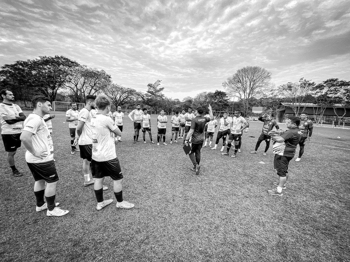 ComercialFC's tweet photo. Treino do leão 🦁…. O trabalho continua.
#ribeiraopretoebranco #comercialfc #vaimeuleao🦁 https://t.co/WlY9VKABJ0
