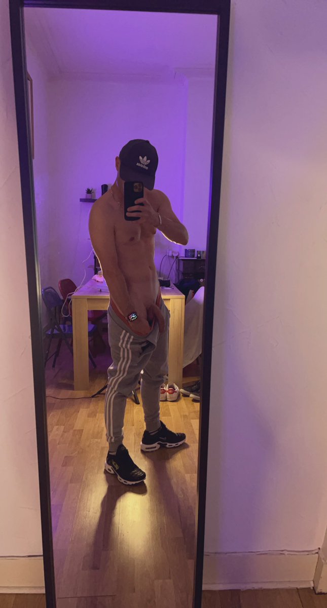 bastienhotfr's tweet photo. Bon les gars simple question, je baise qui ?? 😋 #maqueue @FrenchiesCocks @LesPompeurs @maqueuecom https://t.co/gIIJmcdrgN