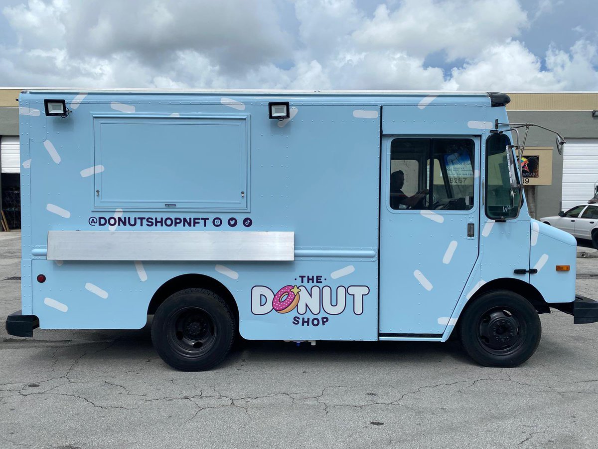 donutshopnft's tweet image. We’re ready to roll. 

Coming soon to the streets of Miami 🍩