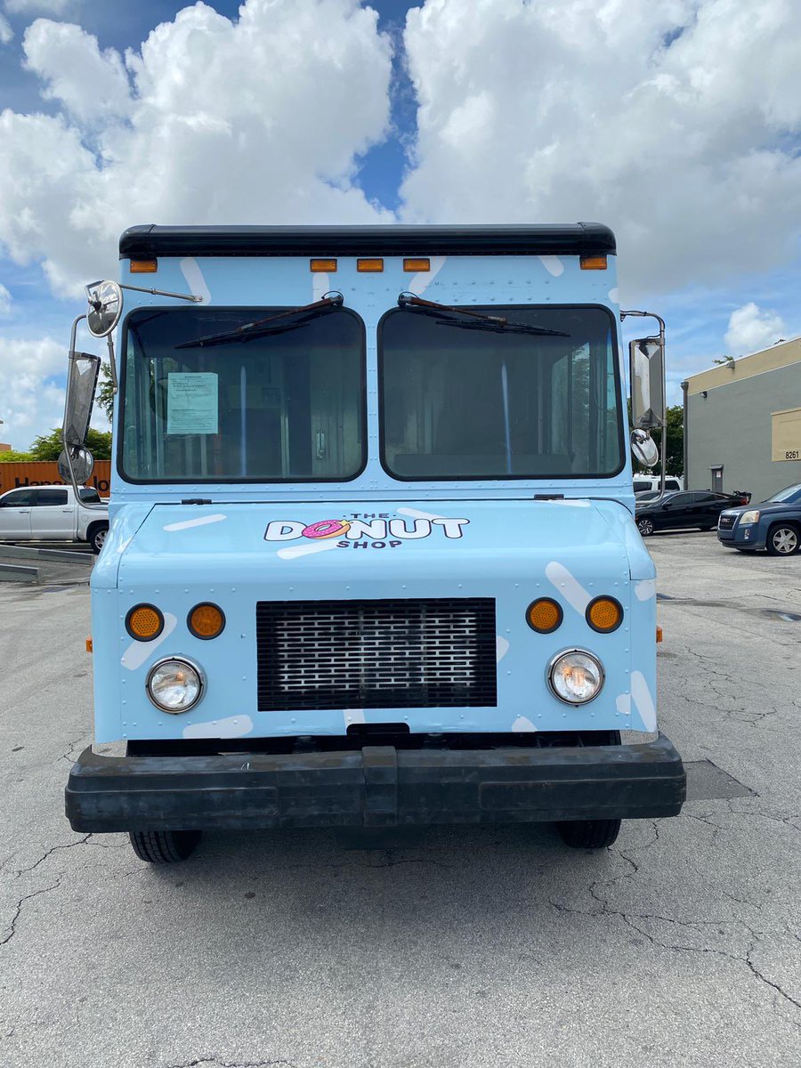donutshopnft's tweet image. We’re ready to roll. 

Coming soon to the streets of Miami 🍩