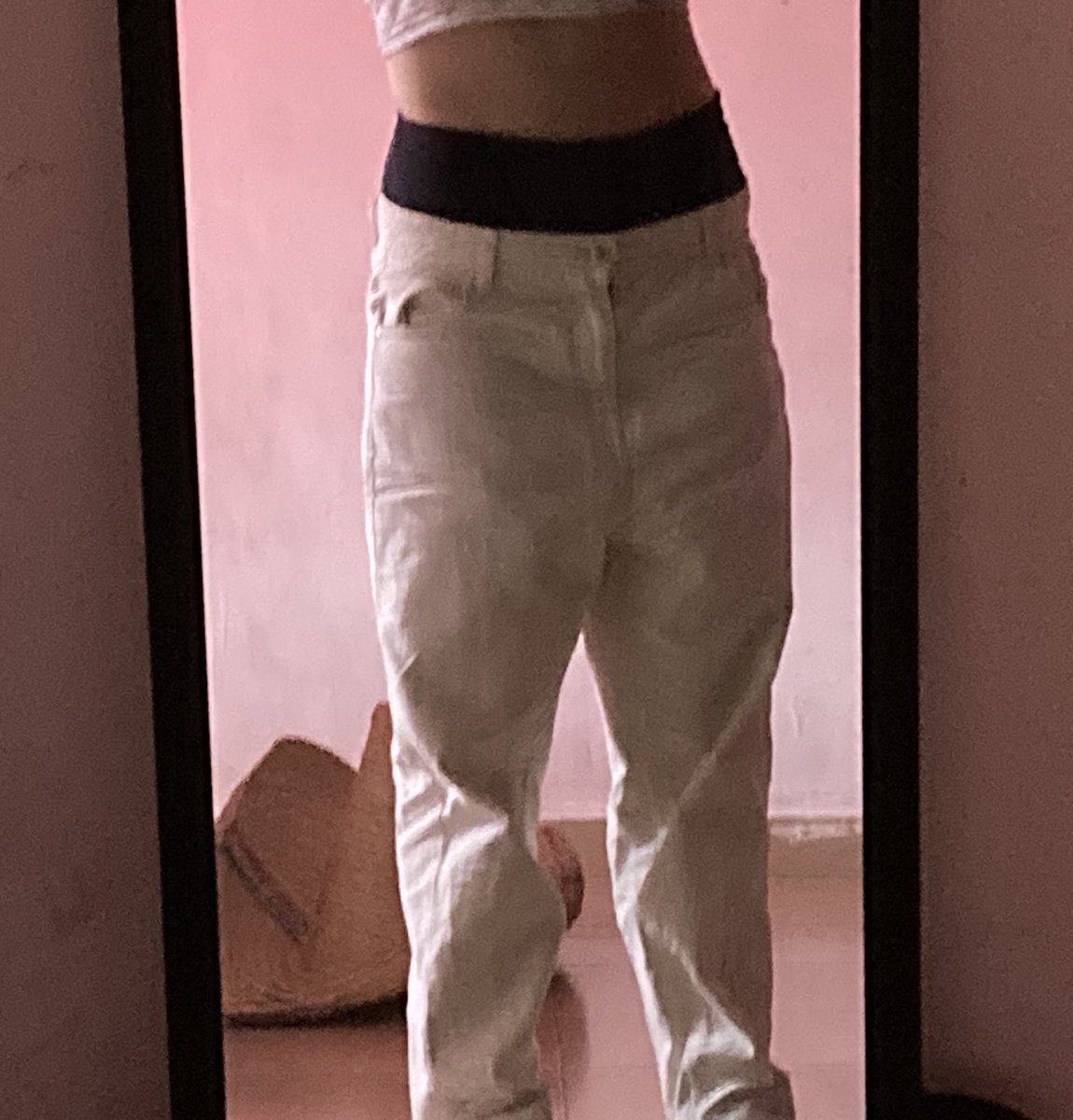 sobirexic's tweet photo. k son estos pantalones?? max valenzuel4 sos vos?? https://t.co/wRkHYH3ghO