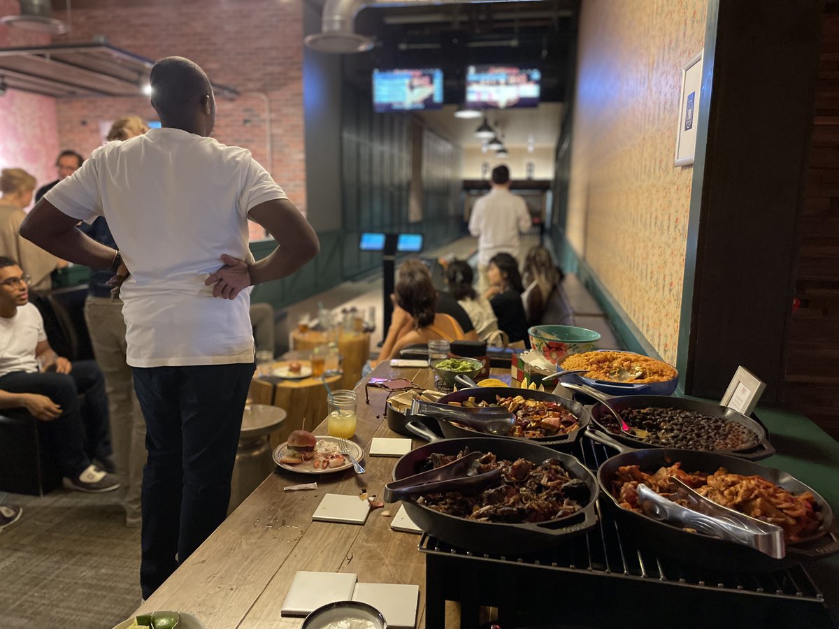 sengaarch's tweet photo. Throwback to @sengaarch 's summer outing 2022!

#sengarchitects #architects #architecture  #chicagoarchitecture #summerinternship #internship2022 #internshipprogram #summerouting https://t.co/stTnGbPaQg