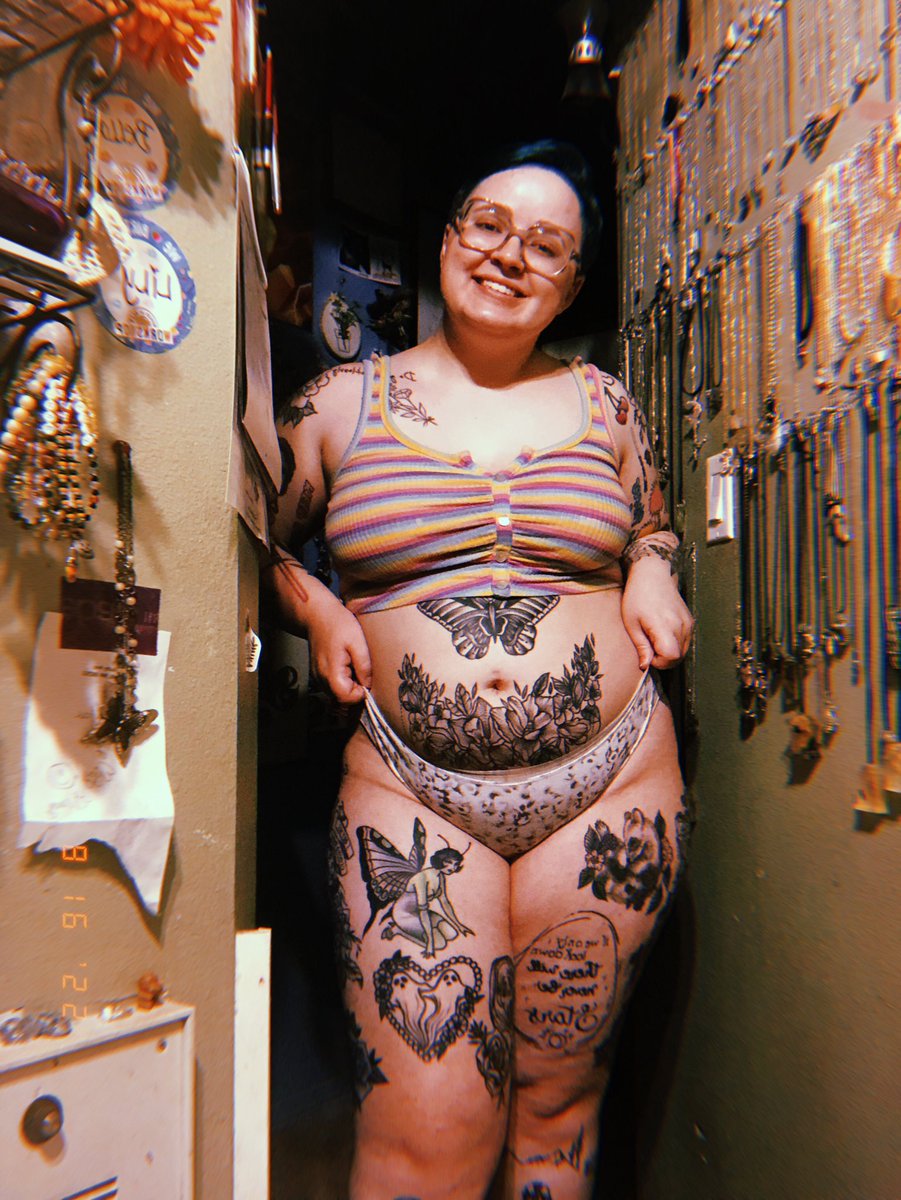 belle_junebug's tweet photo. people look like in real life. It is mostly focused on putting our best angles forward. No one looks like their Insta pics all the time. And that is okay! Anyways I love y’all and  hope this reminder is helpful for some! 💛🌼✨#bodypositive #bodyposi #BodyPositivity #bodypos 3/3 https://t.co/BcMQll8o1Y