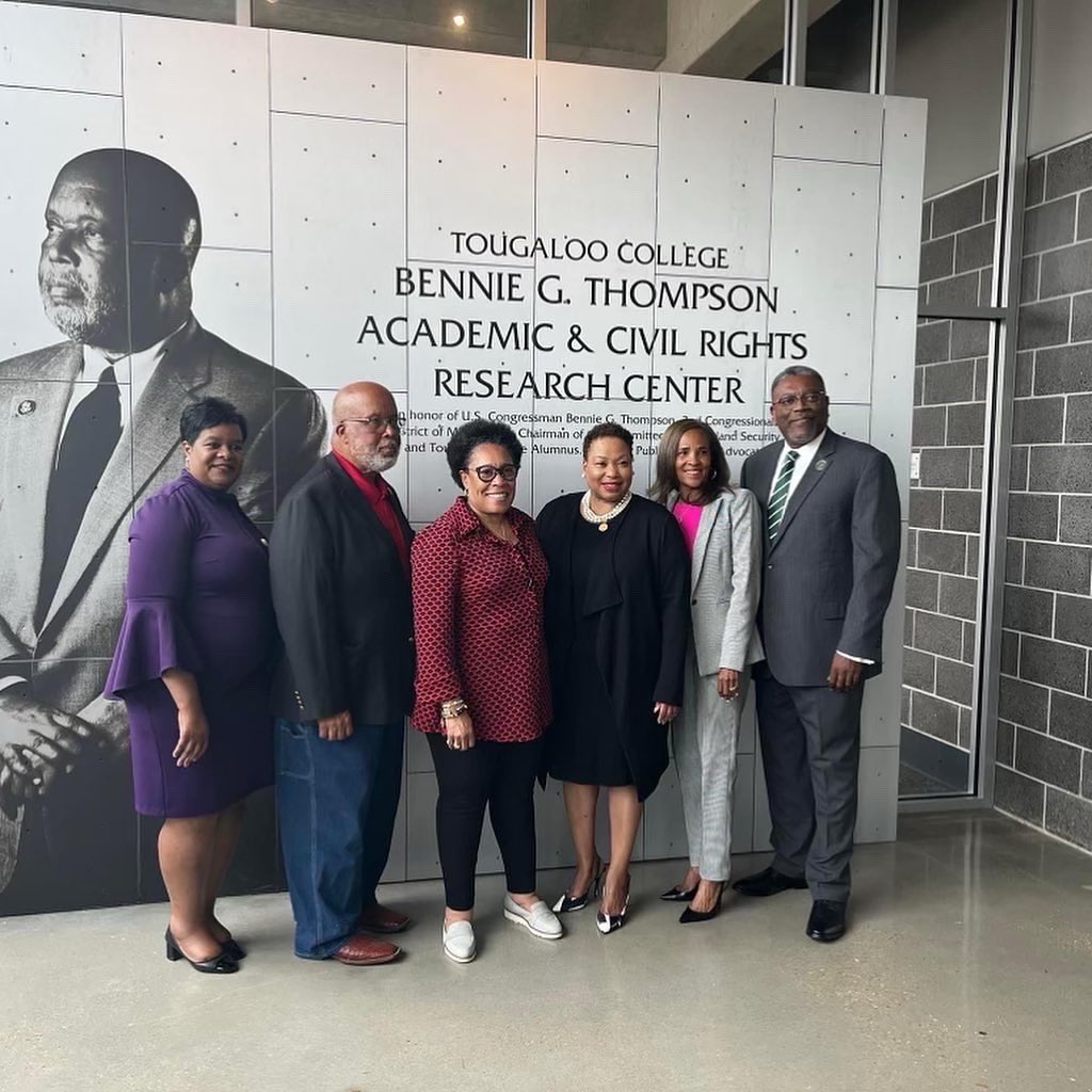BennieGThompson's tweet photo. It was great to host Secretary Marcia Fudge in my district today. Thank you for meeting with homeowners, participating in the roundtable discussion on homeownership and asset building with Historically Black Colleges and Universities, and much more. https://t.co/EQuvxnlJtp