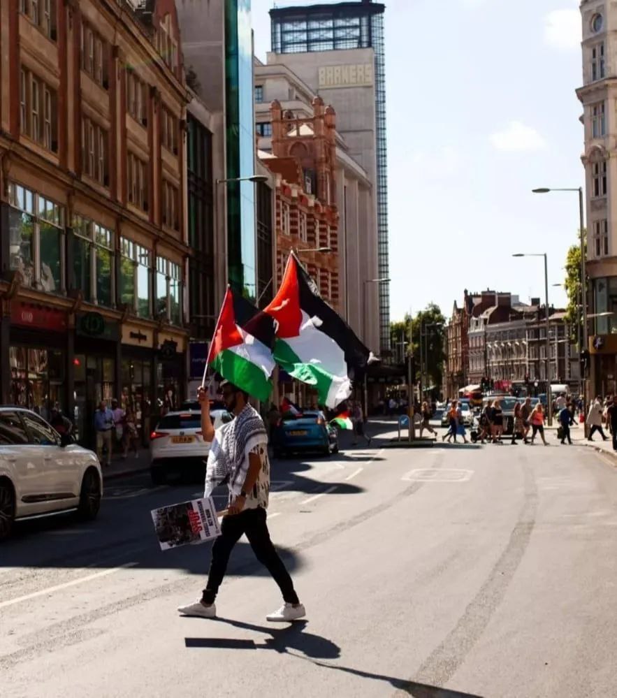 eman_m2001's tweet photo. Palestine supporters took part in a vigil in London to express their solidarity with Palestinians in Gaza and to condemn last Israeli occupation aggression on it 
#Palestina 
#Gaza 
#USA 
#Ukraine 
#Europe 
#Rusia 
#America https://t.co/xIpUK7ZuCO