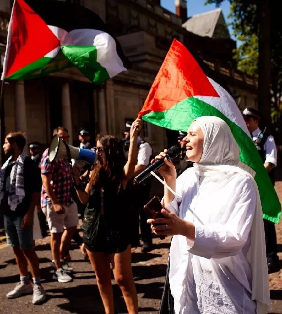 eman_m2001's tweet photo. Palestine supporters took part in a vigil in London to express their solidarity with Palestinians in Gaza and to condemn last Israeli occupation aggression on it 
#Palestina 
#Gaza 
#USA 
#Ukraine 
#Europe 
#Rusia 
#America https://t.co/xIpUK7ZuCO