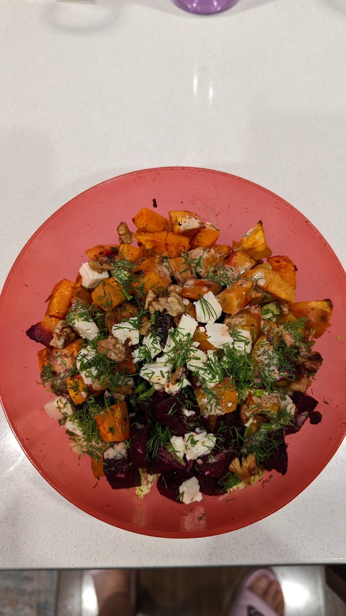 CalgaryBluesky's tweet photo. So this AMAZING dish took me about 90 min. But it's INCREDIBLE. To say you can make these things in 30 min. is very unrealistic. TOTALLY worth it, but they should be more realistic. Takes 30 min. minimum just to peel and chop up the veggies. #mygoodfood https://t.co/ySyaQ59ONa