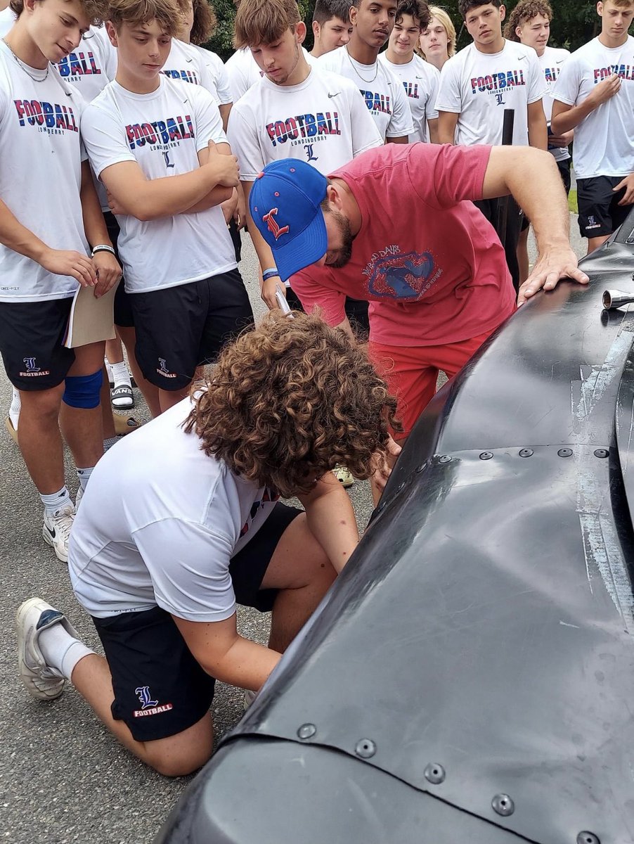 LondonderryFB's tweet photo. Today we had Coach @Clement_Time teach the boys how to change a tire. Just one of the many life lessons we have learned over the course of doubles this year! #HandH https://t.co/XuDOzjlBEB