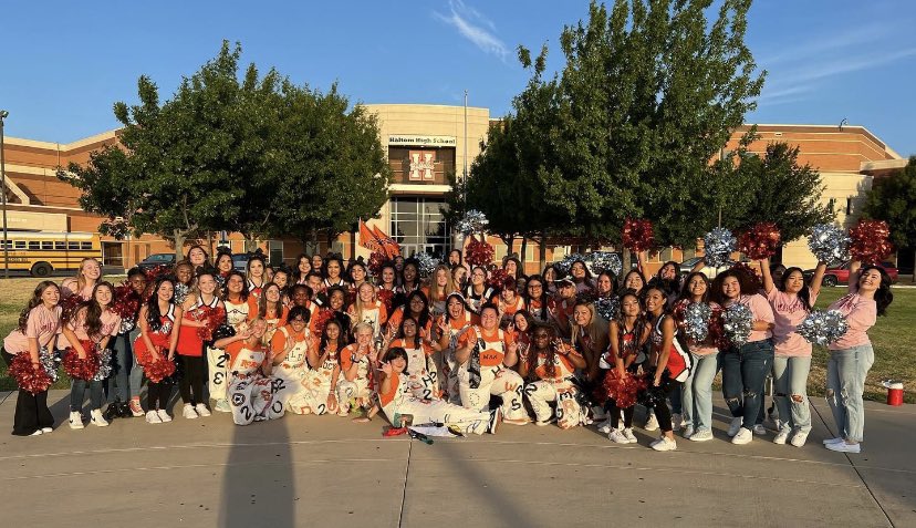 HHSBuffNation's tweet photo. First day was a smashing success! #HaltomFamily
#BuffaloStandard https://t.co/hcUtR7L4MX