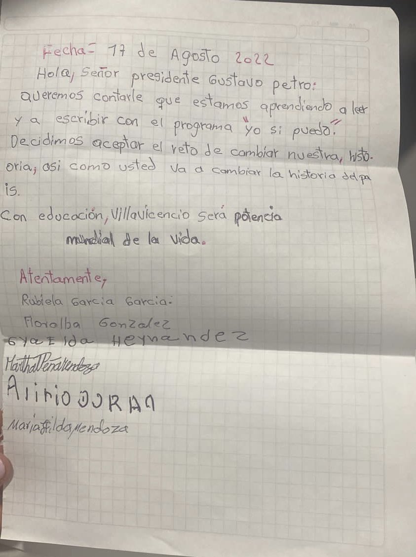petrogustavo's tweet photo. Personas adultas que están aprendiendo a leer y escribir, me entregaron esta gran carta hoy en Villavicencio. Les felicito e invitó a la ciudadanía a abrazar siempre el conocimiento y el deseo de superación.

Agradezco este esfuerzo del gobierno del alcalde Harman. https://t.co/8Ihk8YjMK8