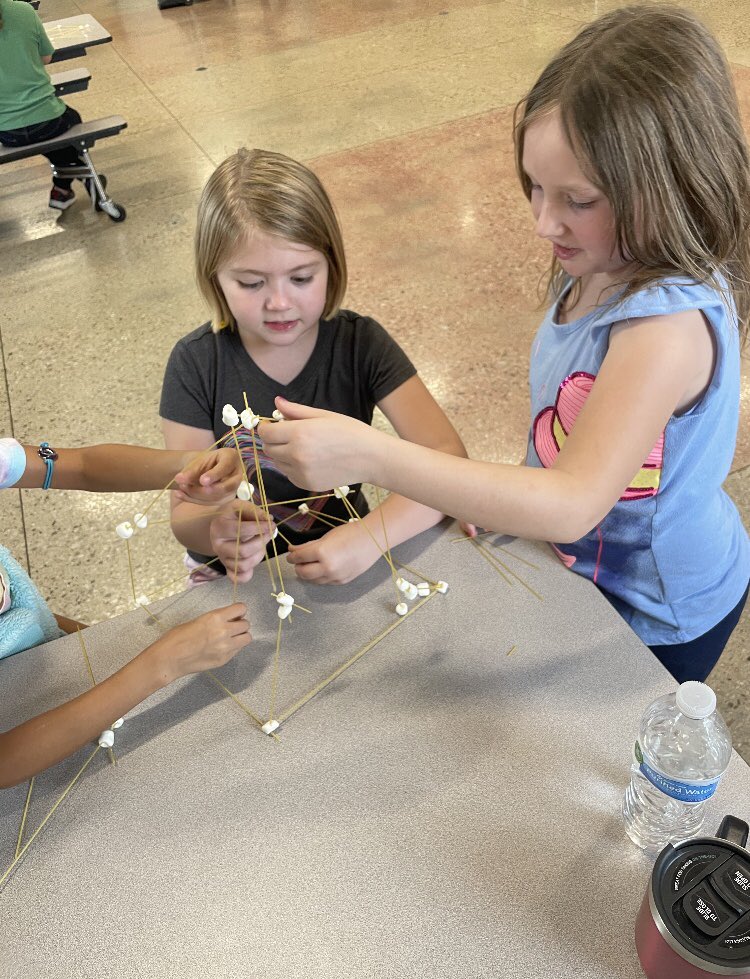 Principal_TG's tweet image. Today was another great day @EnterpriseElem1. Our third graders spent some time this afternoon in the cafe working on team builders! @WichitaUSD259 #wpsproud #wpsignitelearning #teambuilders