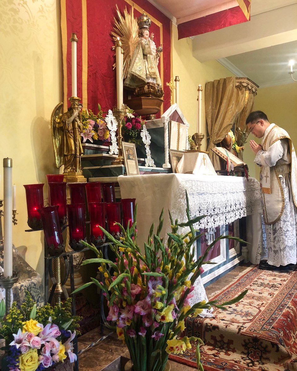 ICKSP's tweet photo. On this first day of the Novena of the Holy Infant King, you and your intentions are prayerfully remembered at His altar especially during the private celebration of Mass and devotions offered by the clergy of the Shrine of Christ the King @shrinelandmark. 
💐🕯👑

#ICKSP

1/2🧵 https://t.co/pqkVyNoiii