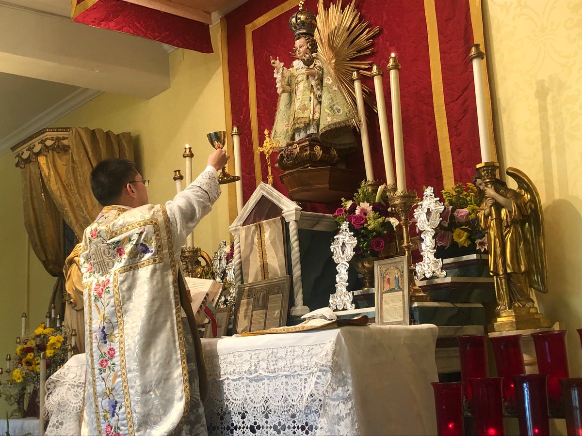 ICKSP's tweet photo. On this first day of the Novena of the Holy Infant King, you and your intentions are prayerfully remembered at His altar especially during the private celebration of Mass and devotions offered by the clergy of the Shrine of Christ the King @shrinelandmark. 
💐🕯👑

#ICKSP

1/2🧵 https://t.co/pqkVyNoiii
