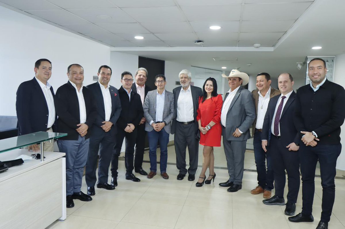 En el segundo día de #AgendaMinisterial los gobernadores dialogamos con @MinDefensaCo, <a href="/Mineducacion/">MinEducación</a> y @MinComercio, a quienes presenté las propuestas más urgentes de nuestro territorio en materia de seguridad, cobertura educativa y reactivación económica. <a href="/FNDCol/">FND - Federación Nacional de Departamentos</a>