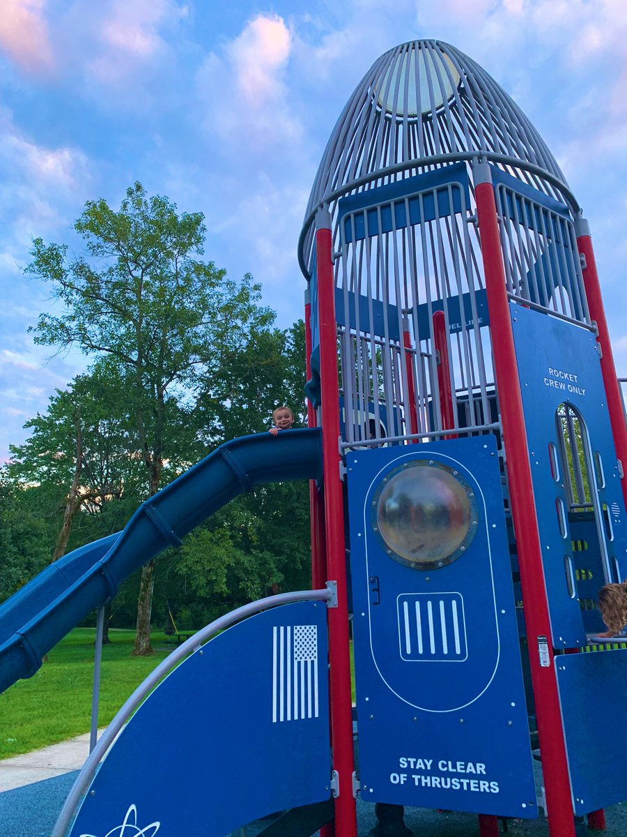 Shamara_Myers's tweet photo. Afternoon fun at our favorite playground the Rocket Park! ๐ ๐ ๐ณ โ๏ธ๐ฅฐ #momlife #afterworkfun #rocketlovers #blastoff https://t.co/L8WX9b4uqD