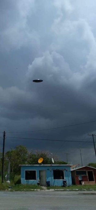 UFO NEWS ~  Metallic disc-shaped UFO photographed over Mexico plus MORE FaZ2waDXgAAmv1q?format=jpg&name=small