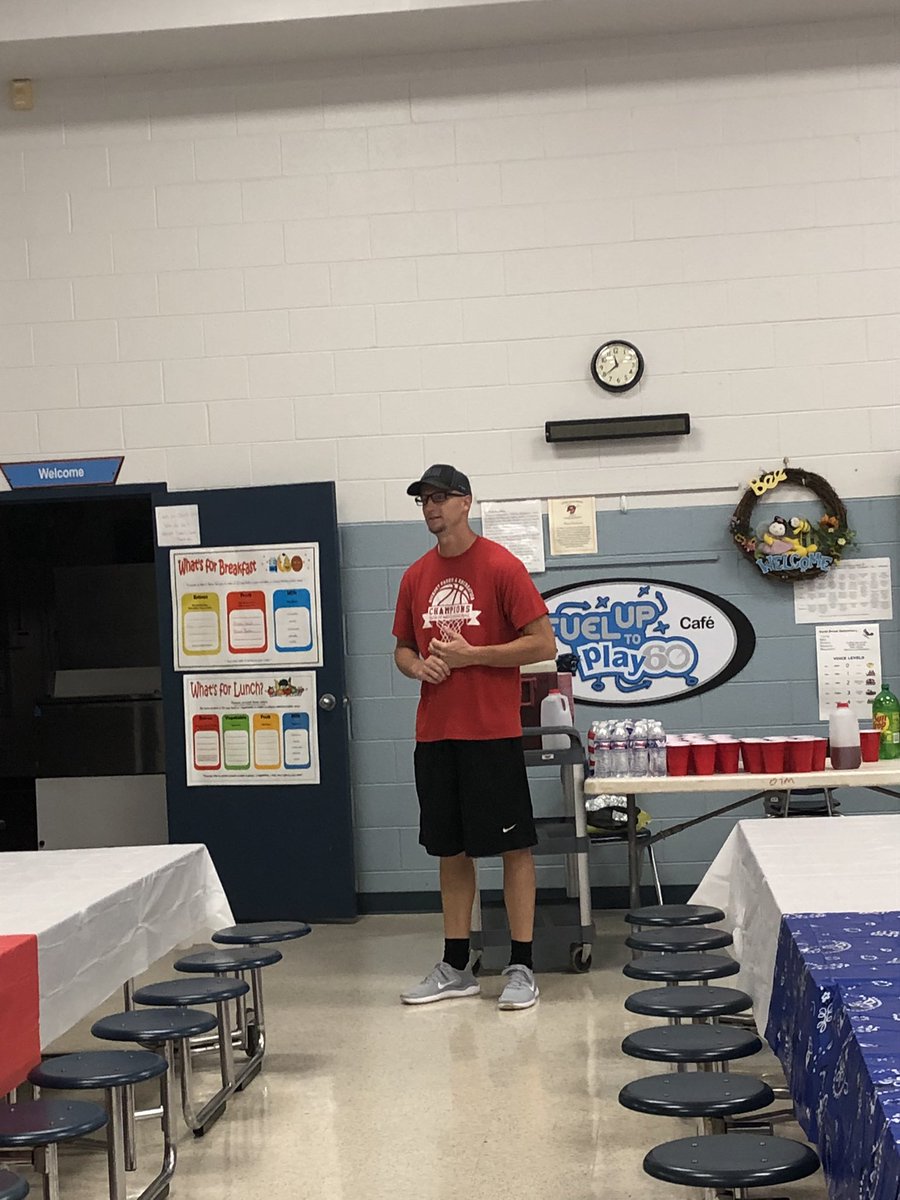 NorthBrookElem's tweet photo. Thank you Mt. Vernon for providing us with a wonderful lunch today! #BlueJayBlessed #intentional https://t.co/vlwsZlRWOs