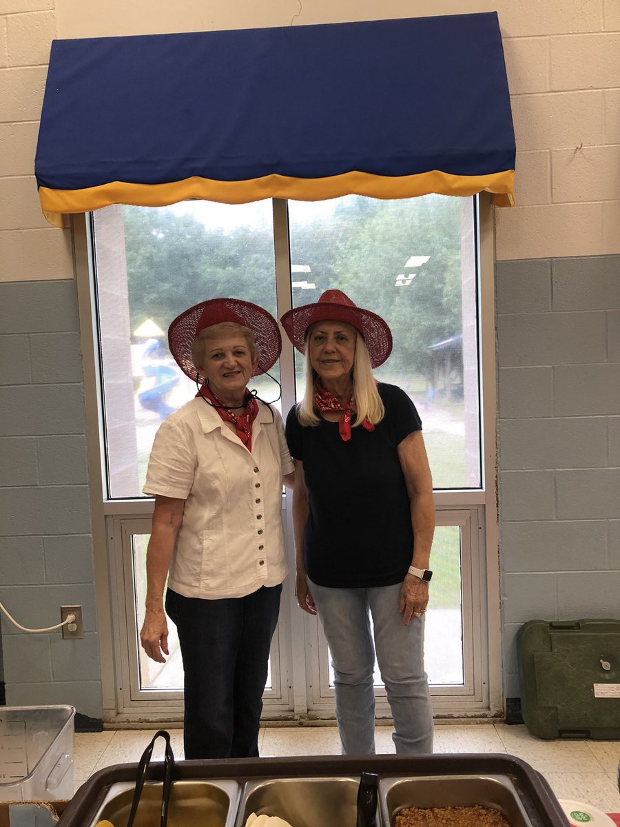 NorthBrookElem's tweet photo. Thank you Mt. Vernon for providing us with a wonderful lunch today! #BlueJayBlessed #intentional https://t.co/vlwsZlRWOs