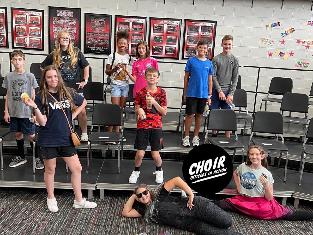 GoodsonChoir's tweet photo. Your 2022-2023 Choir Officers had pizza, cupcakes (thank you Pres. Trynton), and made the choir room look ready for Monday! @GoodsonChoir @goodsongms @CFISD_FineArts @CFISDFarney @BlackBearkats https://t.co/JpyLfCSU1F