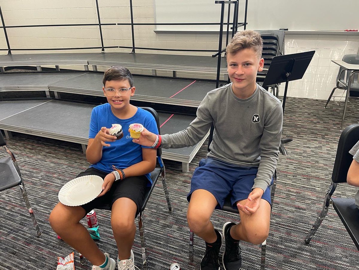 GoodsonChoir's tweet photo. Your 2022-2023 Choir Officers had pizza, cupcakes (thank you Pres. Trynton), and made the choir room look ready for Monday! @GoodsonChoir @goodsongms @CFISD_FineArts @CFISDFarney @BlackBearkats https://t.co/JpyLfCSU1F