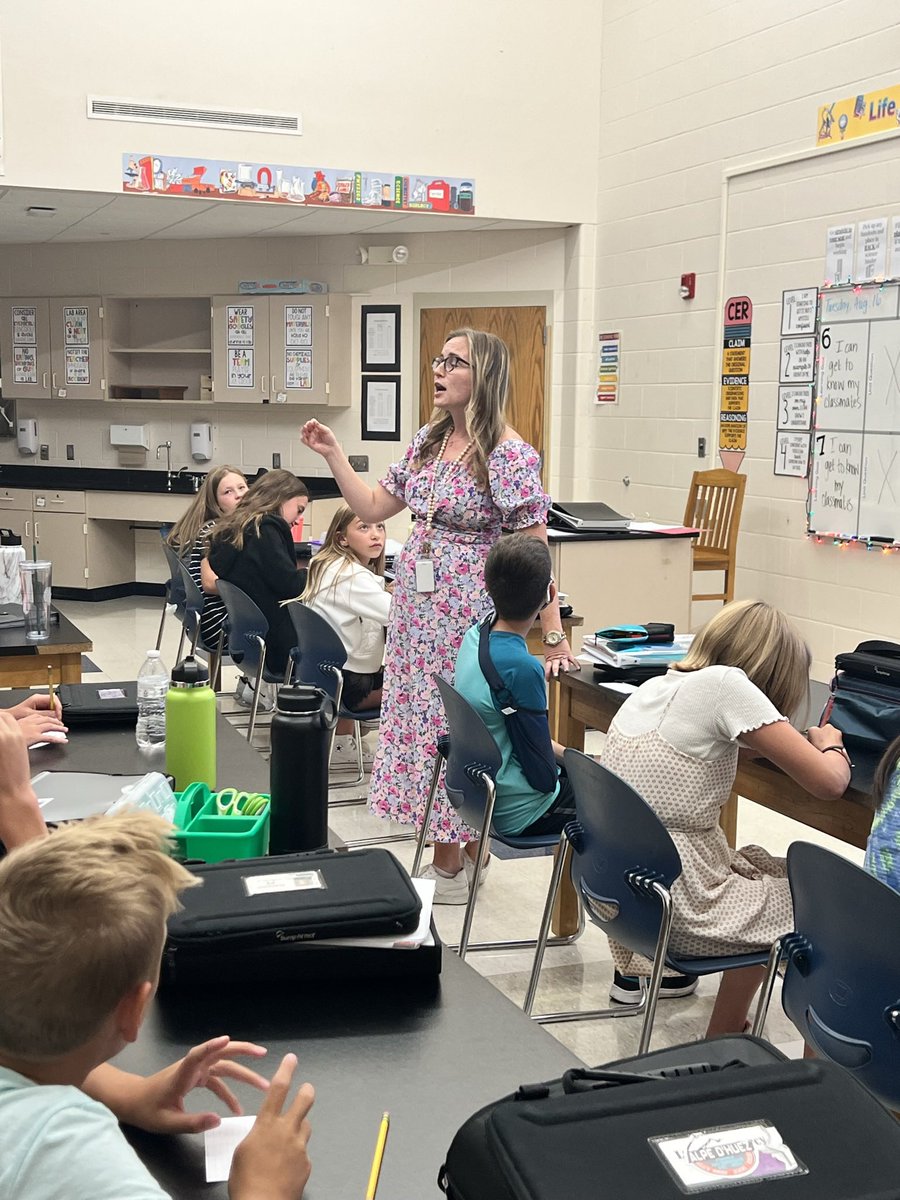 ElkhornPS_ERMS's tweet photo. We are having such a great time these first couple days back at school! ✏️#EPSAchieves #WeAreRidge https://t.co/DNgrtWkXxK