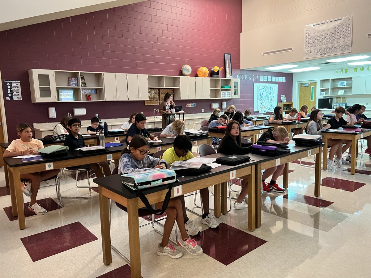 ElkhornPS_ERMS's tweet photo. We are having such a great time these first couple days back at school! ✏️#EPSAchieves #WeAreRidge https://t.co/DNgrtWkXxK