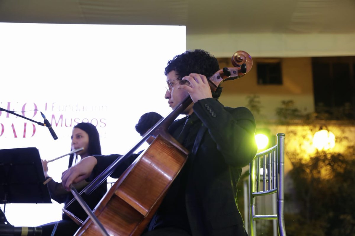 ACNUREcuador's tweet photo. La Orquesta Joven del Ecuador también fue parte de #RefugiAndo. ¡Con su repertorio de música latinoamericana, levantaron los aplausos del público! https://t.co/LLCE4NciEp