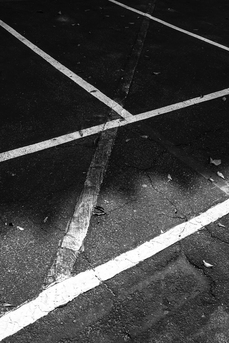 flavioedreira's tweet photo. empty.
lines.
photo Flavio Edreira
#blackandwhite #photography #geometry #lines #Delusional #senses #photooftheday #photography #memories #forget #murmurs #secrets #empty #crosslines #parallels https://t.co/sRjk0U0rWp