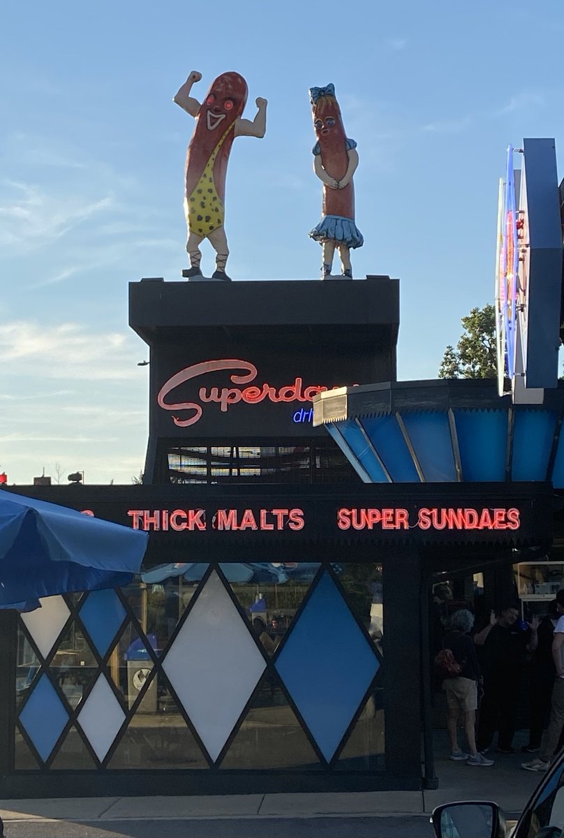 BlairKamin's tweet photo. What a neon-lit pleasure to be at Superdawg and I haven’t even eaten yet! From the iconic Maurie and Flaurie hot dog sculptures to the blue, O’Hare control tower-inspired “pavilion” out back to the exuberant diamonds (inspired by 50s garage doors), the place rocks architecturally https://t.co/Xhe29SsdQW