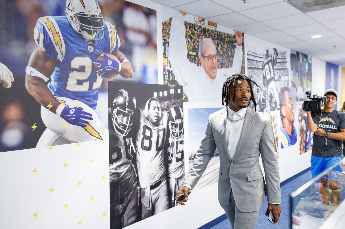 DerwinJames's tweet image. Let’s gooo‼️ Beyond thankful and Blessed no one can stop what God has for you . Can’t wait to keep giving everything I got bolt fam only the beginning.. S/O to everybody who really rock with me⚡️3️⃣