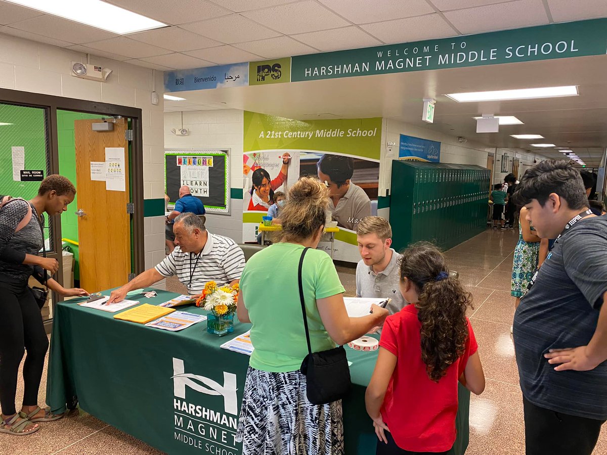 Harshman_MMS's tweet photo. We had a BLAST at our Back to School Bash. Students and Families learned about after school clubs, sports, and community partners! And teachers maintained their dominance in a student vs staff volleyball game. #HarshmanLeadsTheWay #StartStrongIPS https://t.co/lM0geWAhz7