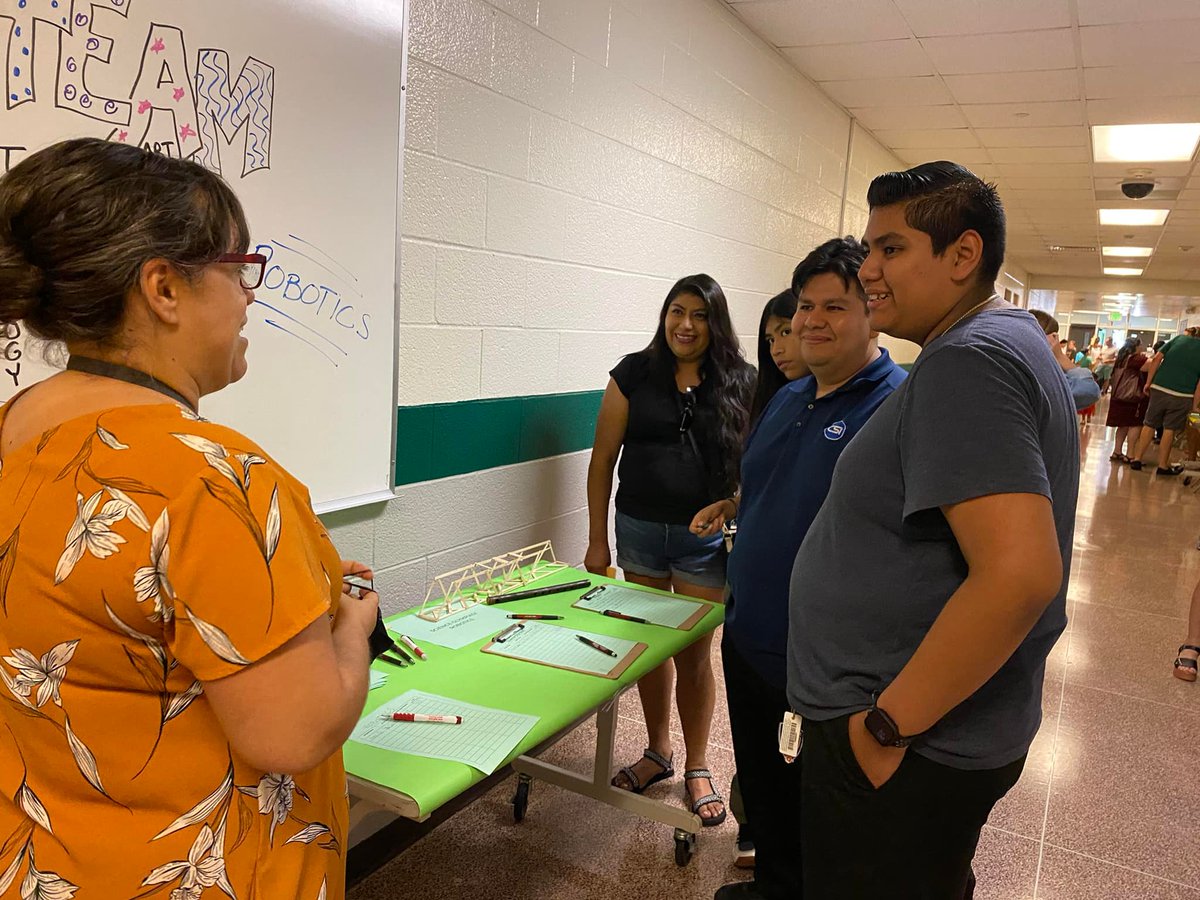 Harshman_MMS's tweet photo. We had a BLAST at our Back to School Bash. Students and Families learned about after school clubs, sports, and community partners! And teachers maintained their dominance in a student vs staff volleyball game. #HarshmanLeadsTheWay #StartStrongIPS https://t.co/lM0geWAhz7