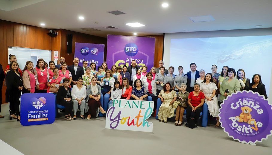 lalotrujillof's tweet photo. Seguimos con la difusión de #AlianzaGUIA💛 y hoy, lo hicimos con el voluntariado de la @SaludGuanajuato , el #CEPAV. Gracias por apostarle a la familia y por ayudarnos a propagar nuestra estrategia y la importancia de la prevención a través de @PlanetYouth https://t.co/0irwjV9SZv